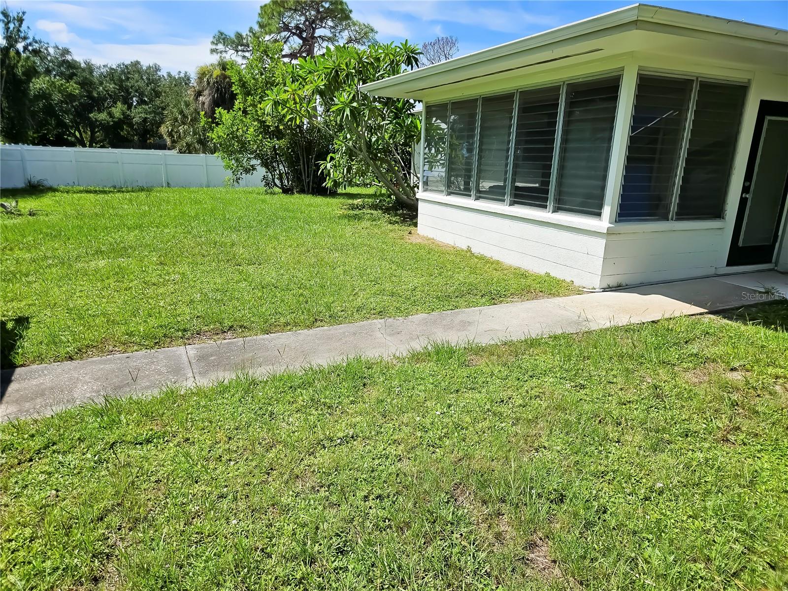 304 SHORE RD — photo 23