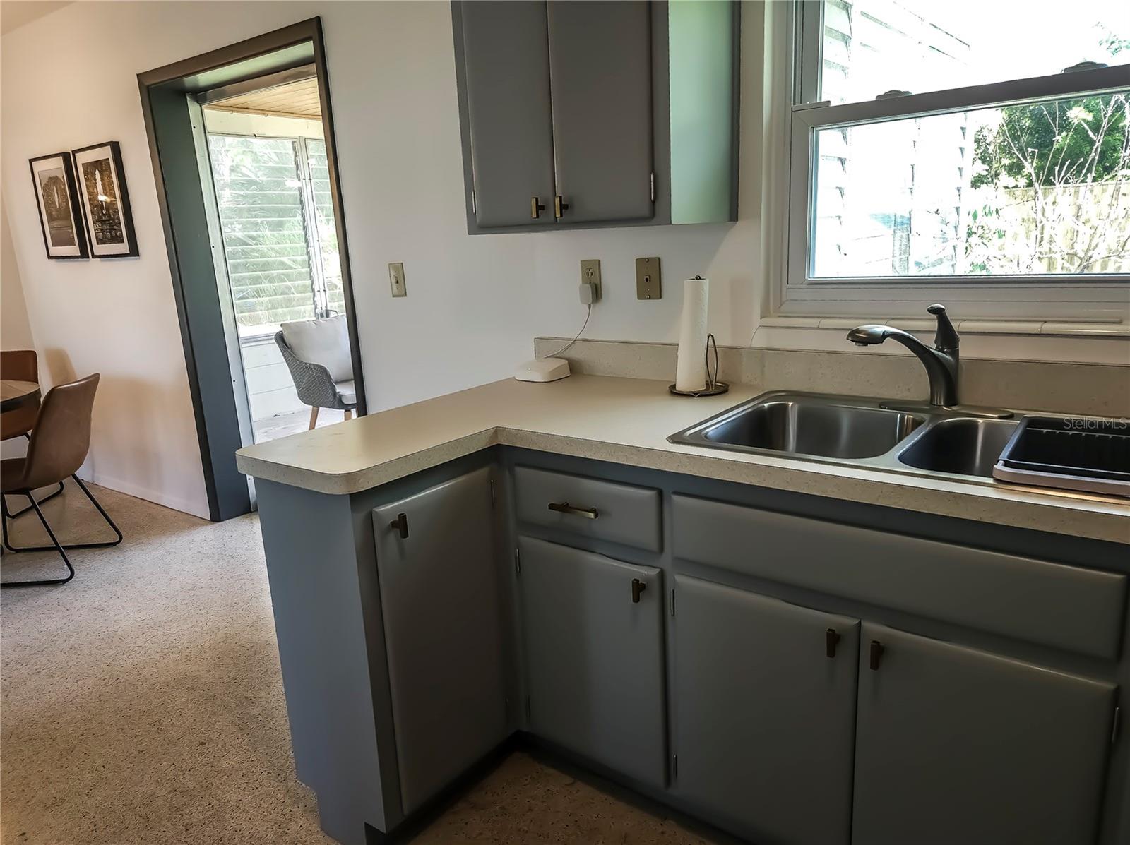 304 SHORE RD — photo 11