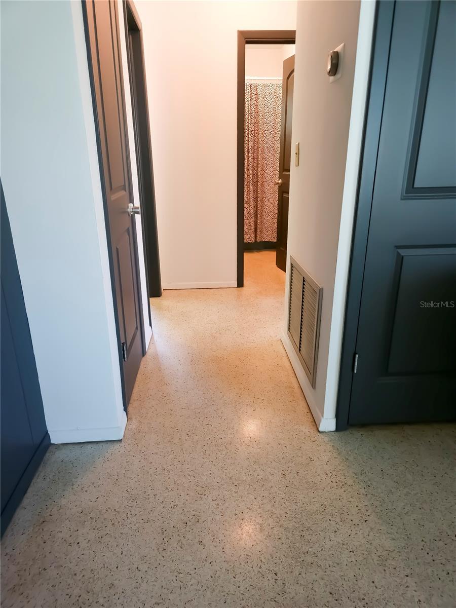 304 SHORE RD — photo 14
