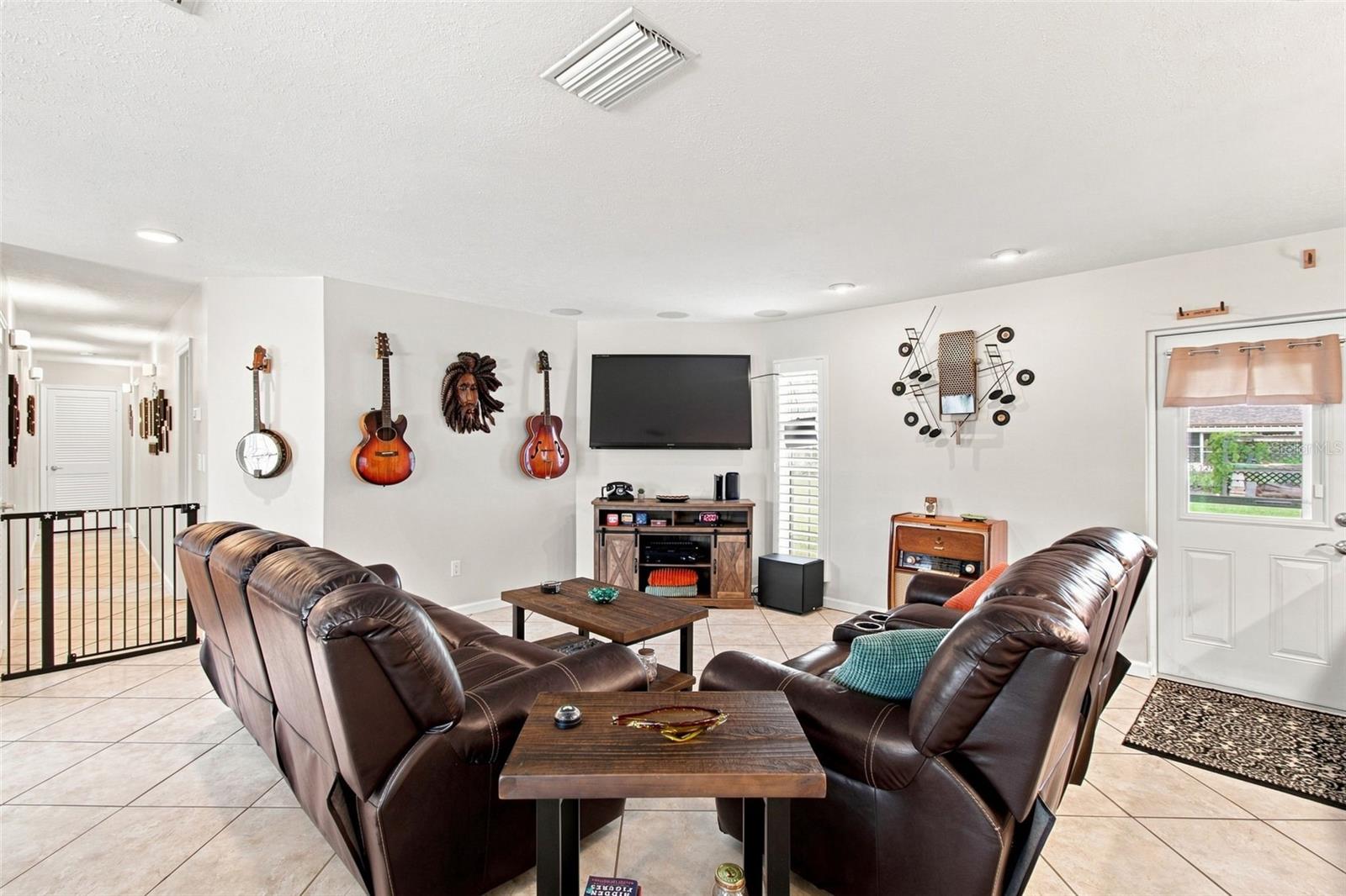 610 HITCHING POST DR — photo 8