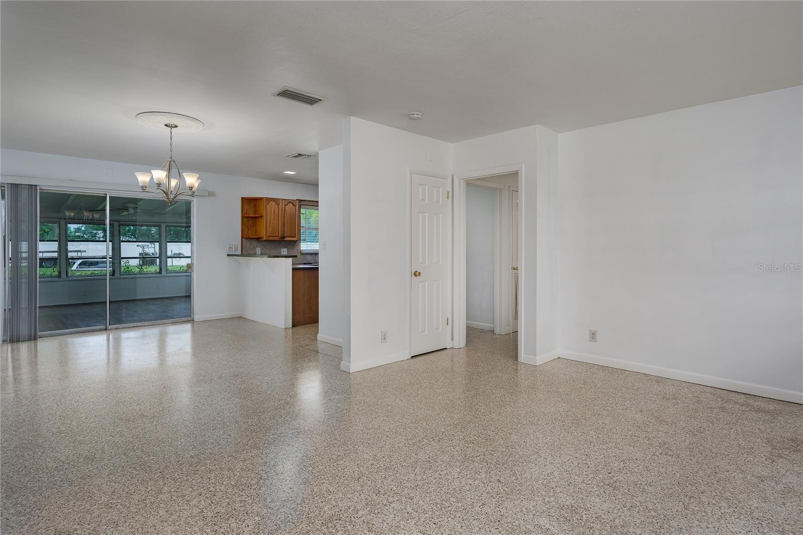 1225 CASABELLA DR — photo 5
