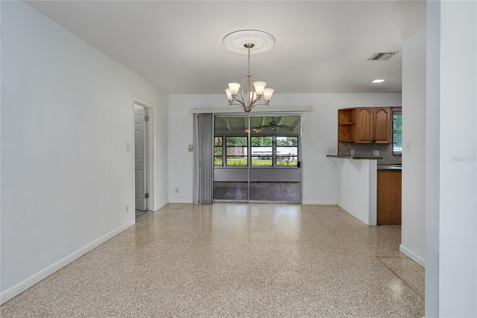 1225 CASABELLA DR — photo 6