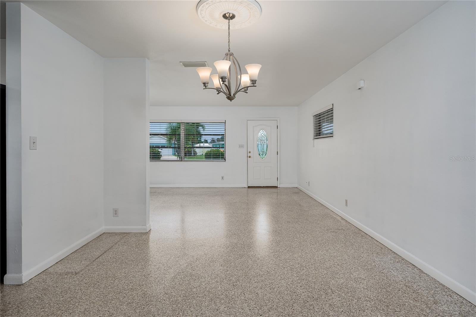 1225 CASABELLA DR — photo 9