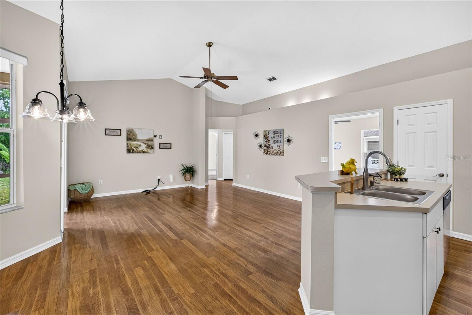 9603 BIRNAMWOOD ST — photo 4