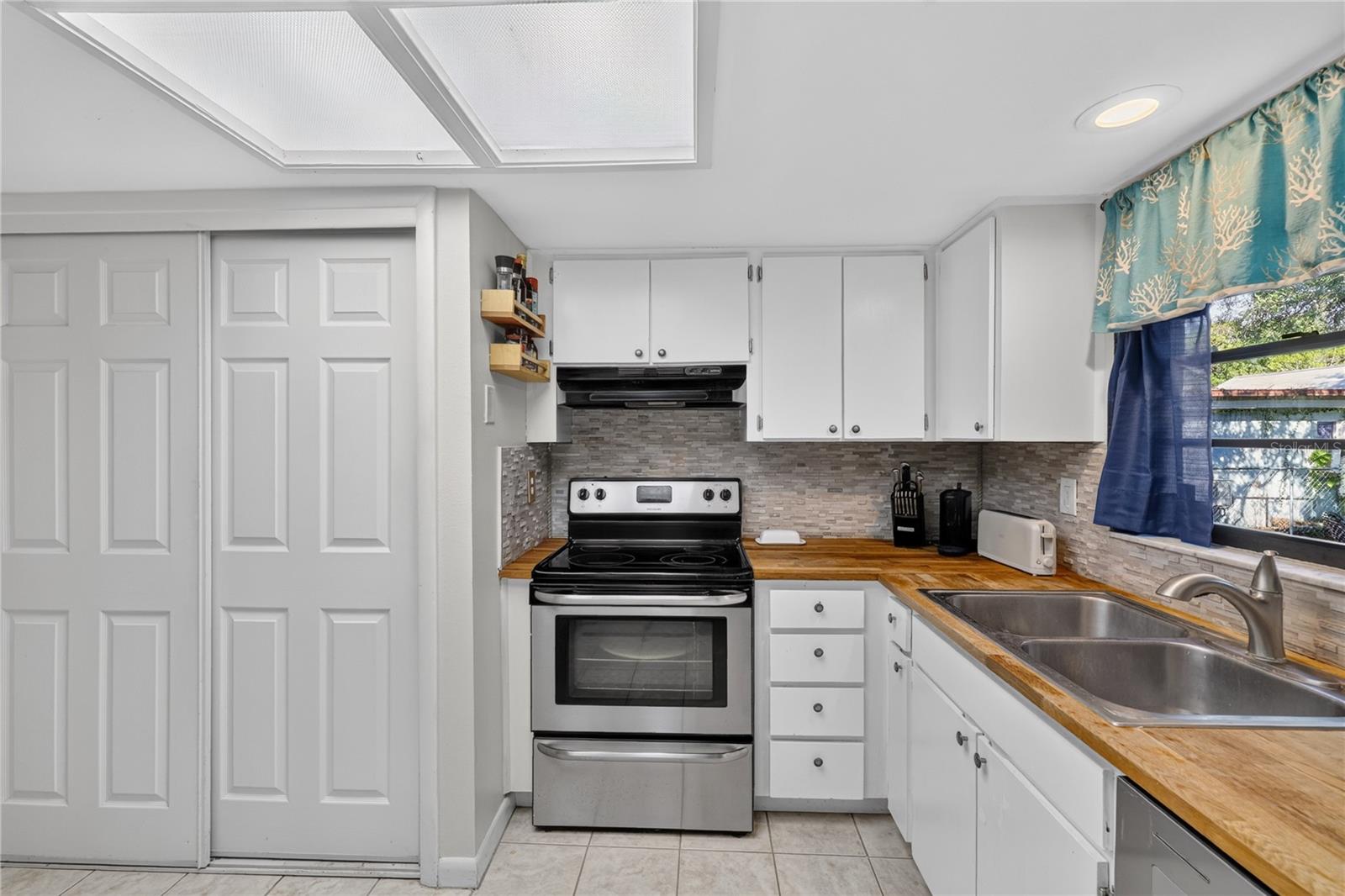 317 W COMANCHE AVE — photo 10