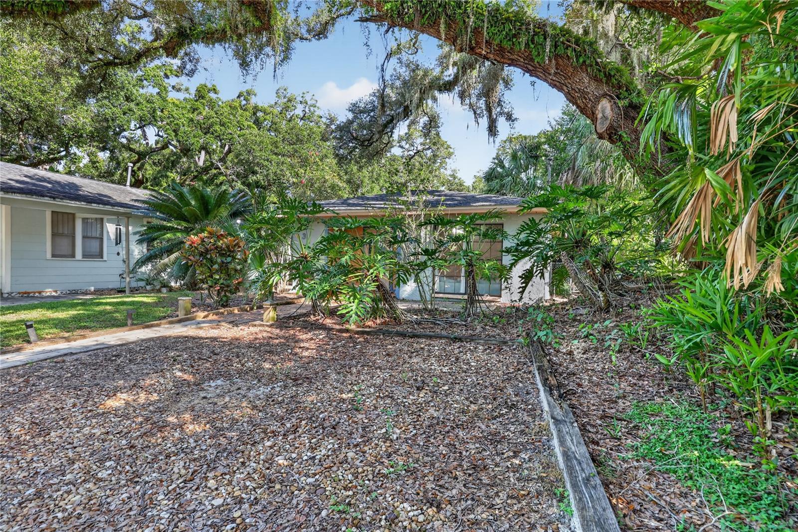 317 W COMANCHE AVE — photo 4