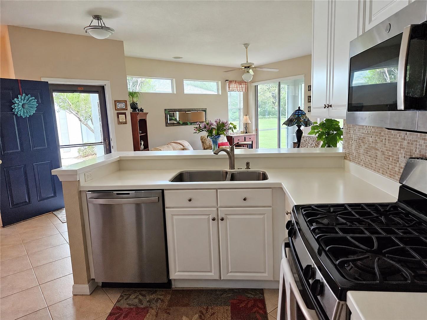 1215 LYNDHURST GREENS DR #.000 — photo 12