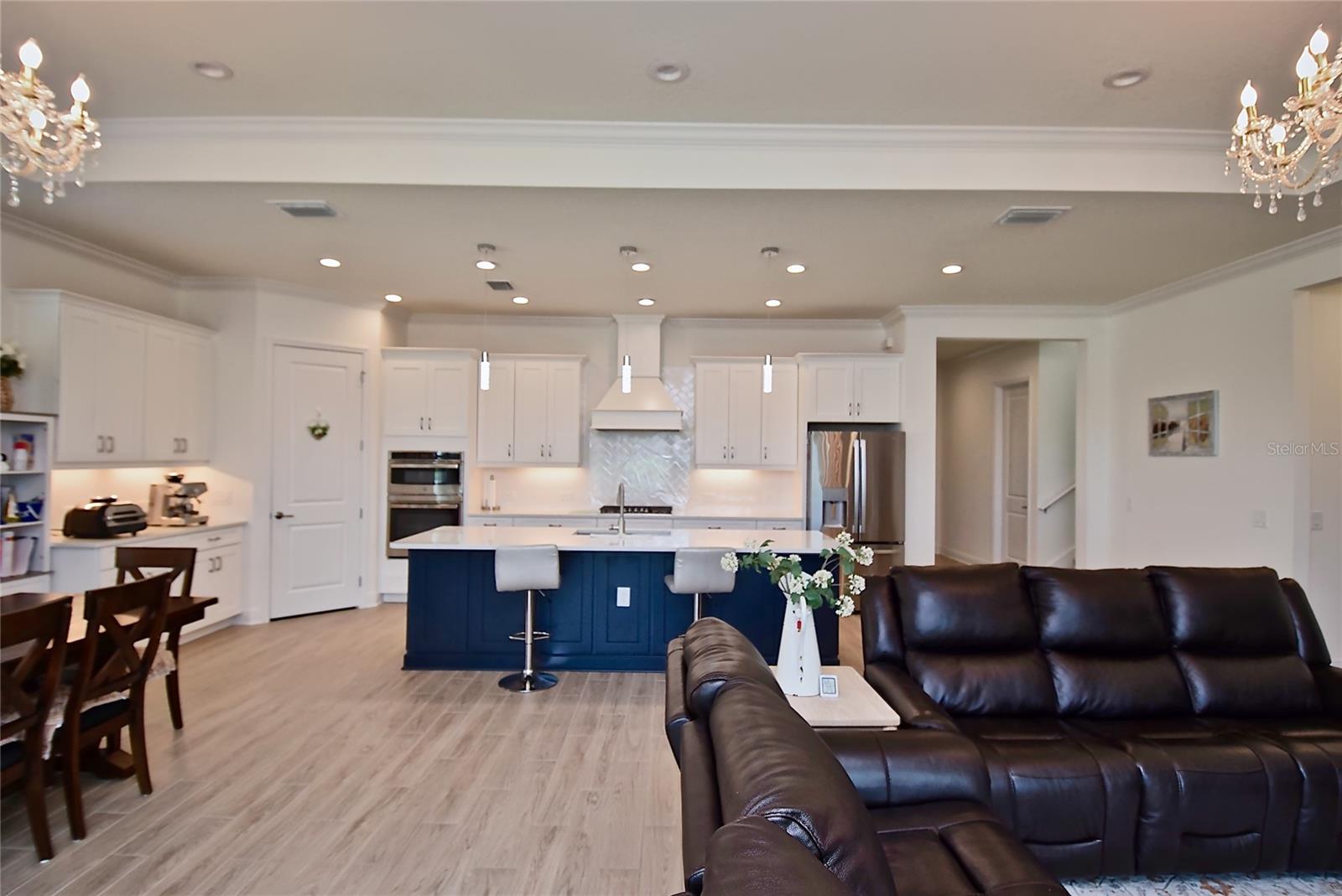 437 ALBERATA WAY — photo 6