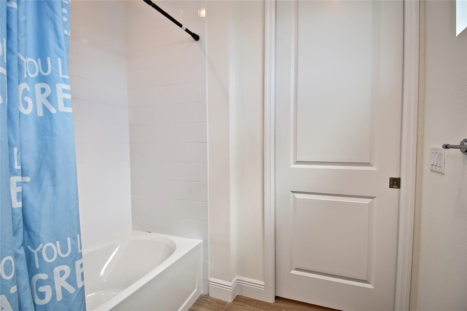 437 ALBERATA WAY — photo 32