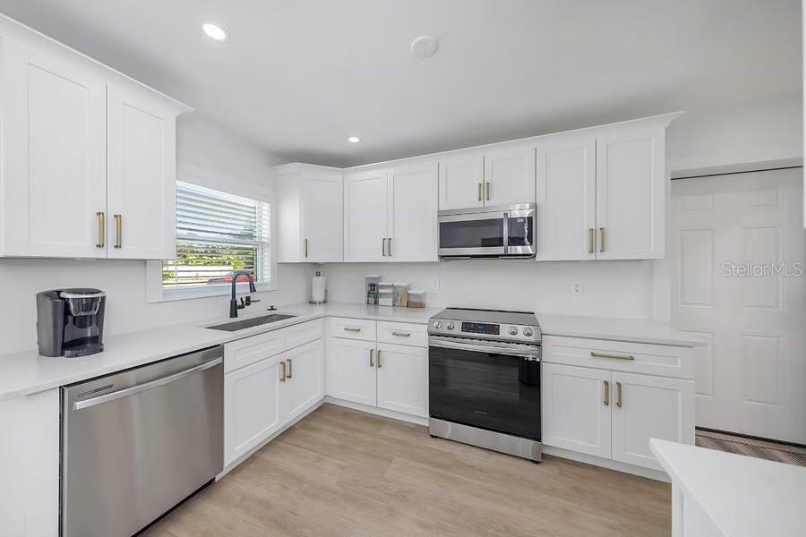1579 ELIZABETH LN — photo 2