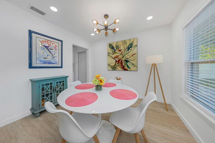 1579 ELIZABETH LN — photo 3
