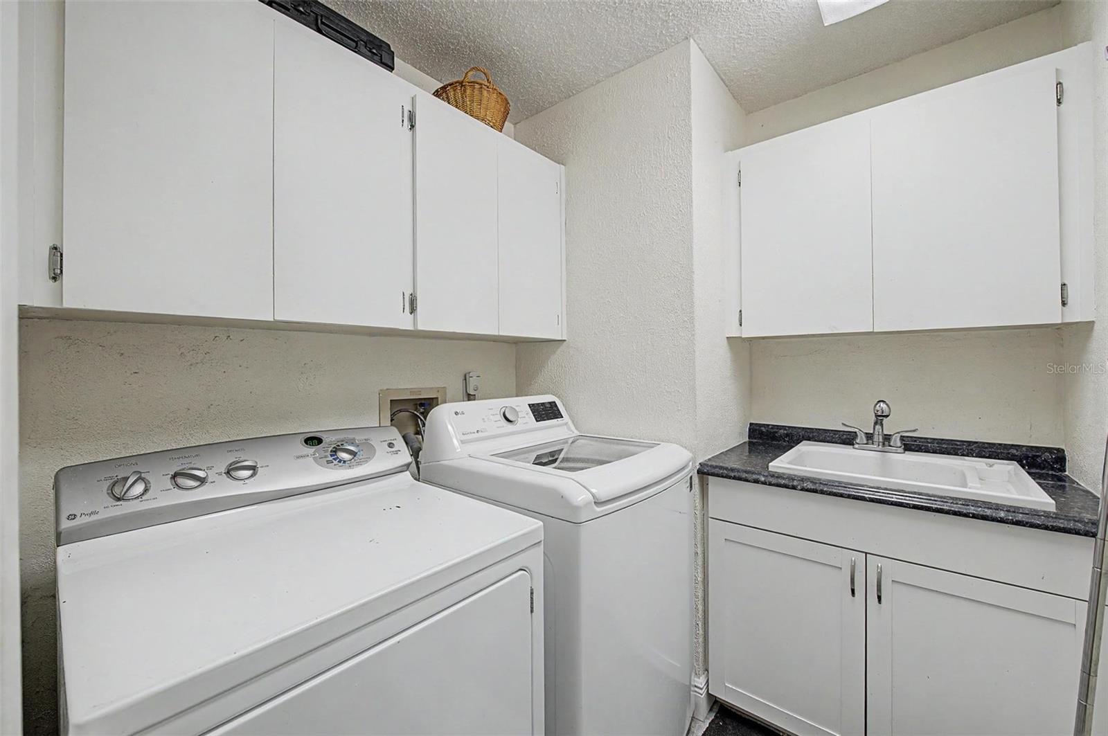 8612 BRAXTON DR — photo 35