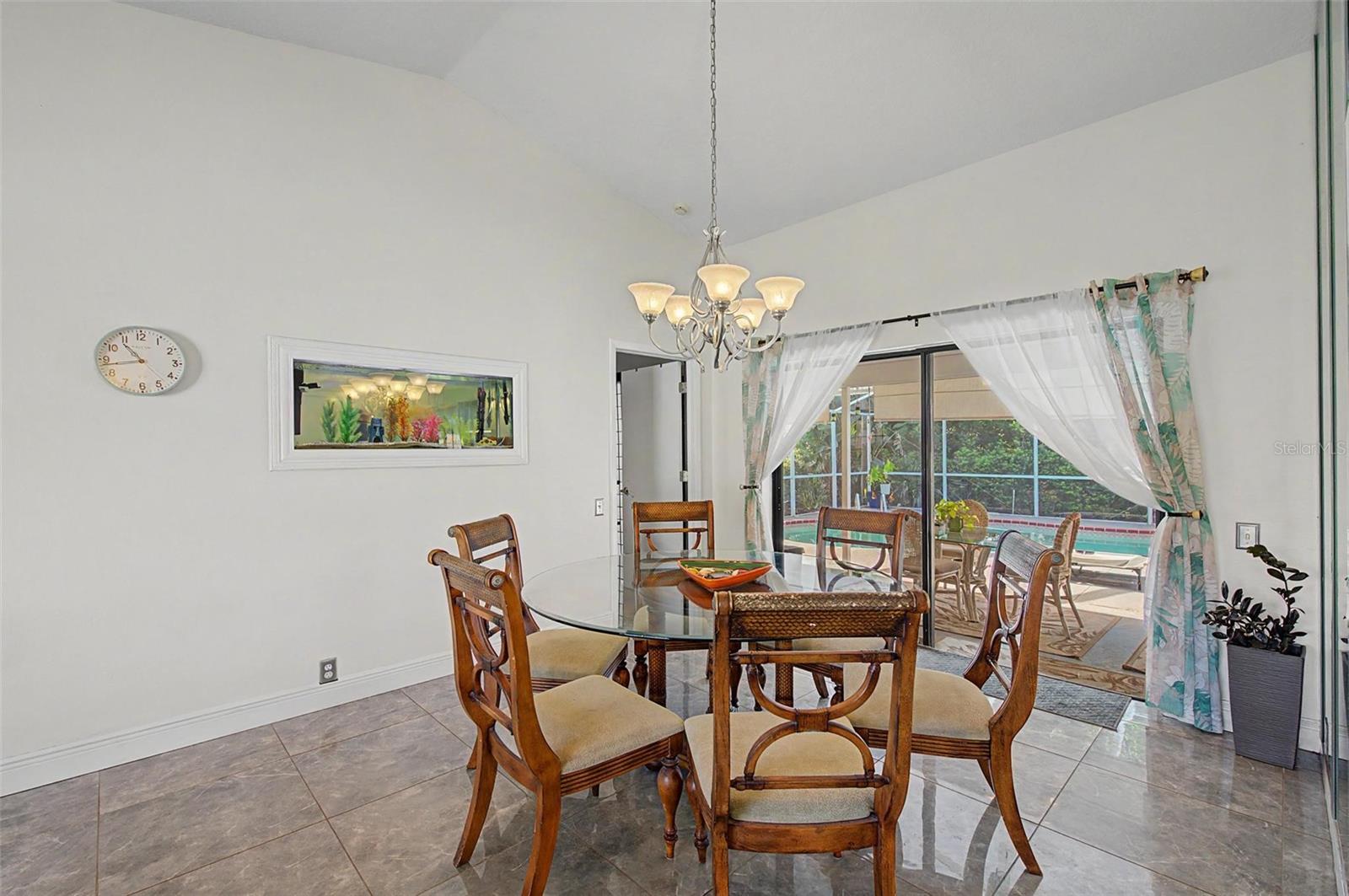 8612 BRAXTON DR — photo 9