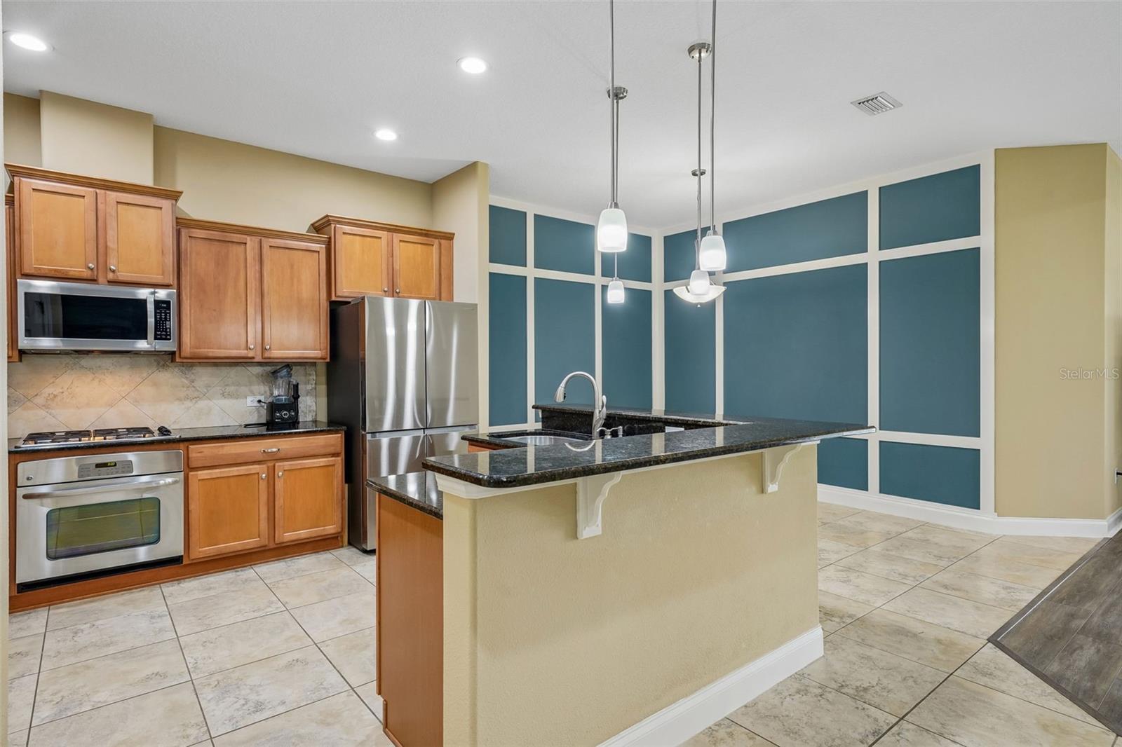 2812 DEVONOAK BLVD — photo 7