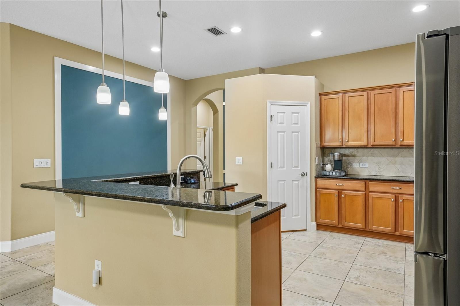 2812 DEVONOAK BLVD — photo 6