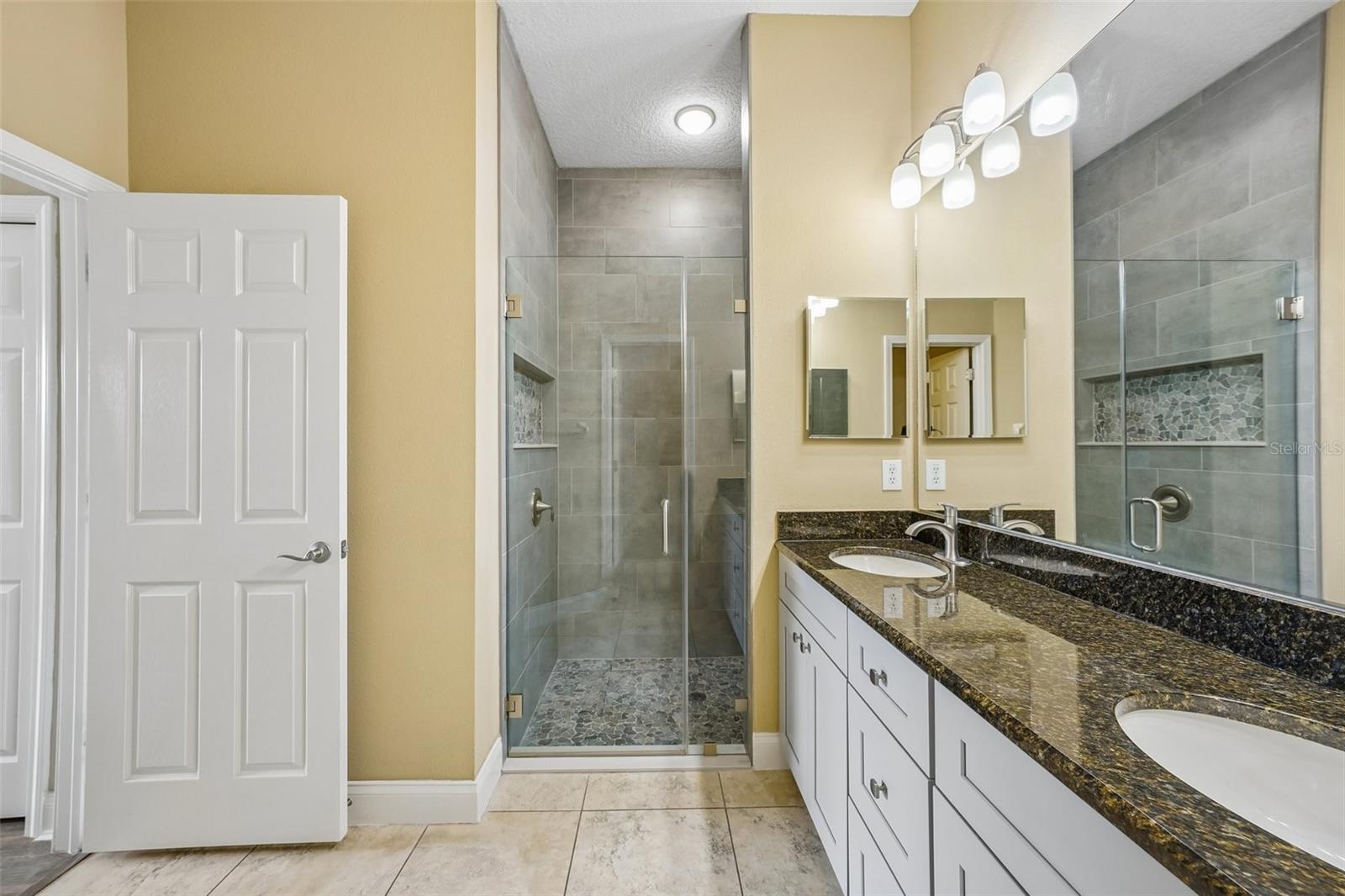 2812 DEVONOAK BLVD — photo 16