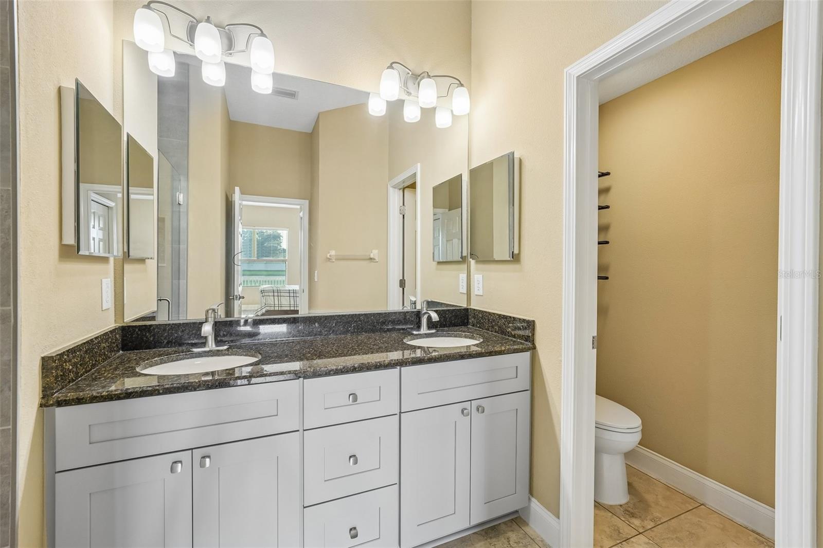 2812 DEVONOAK BLVD — photo 15
