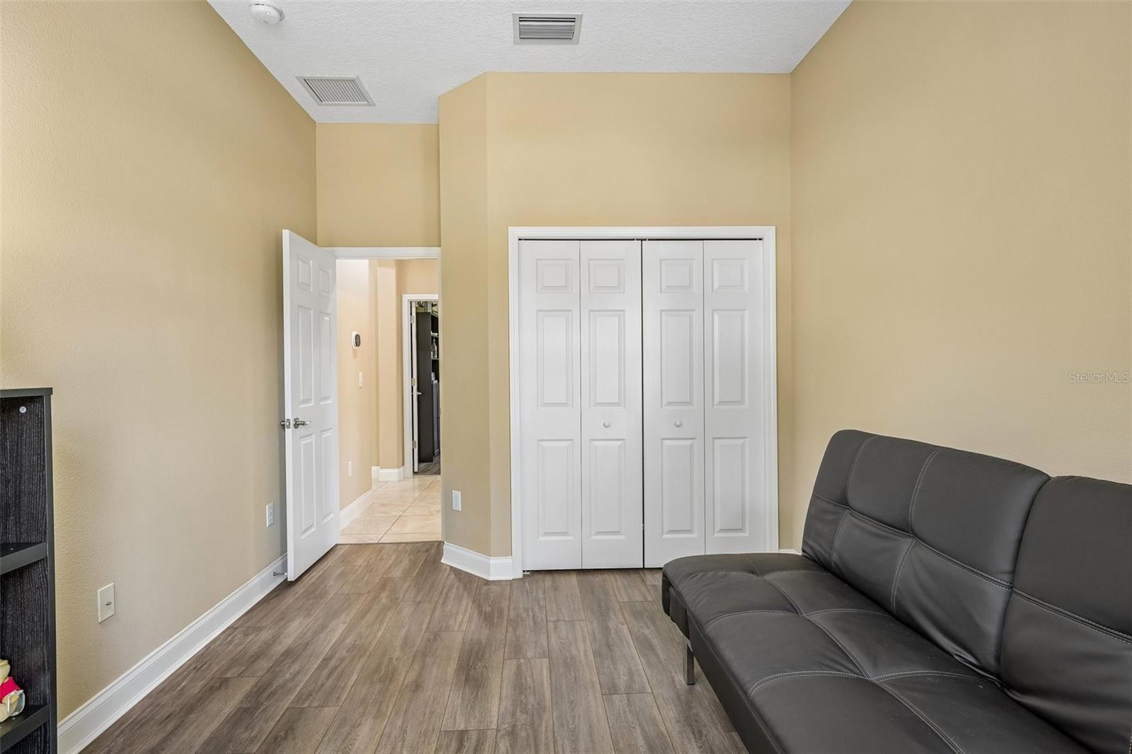 2812 DEVONOAK BLVD — photo 23