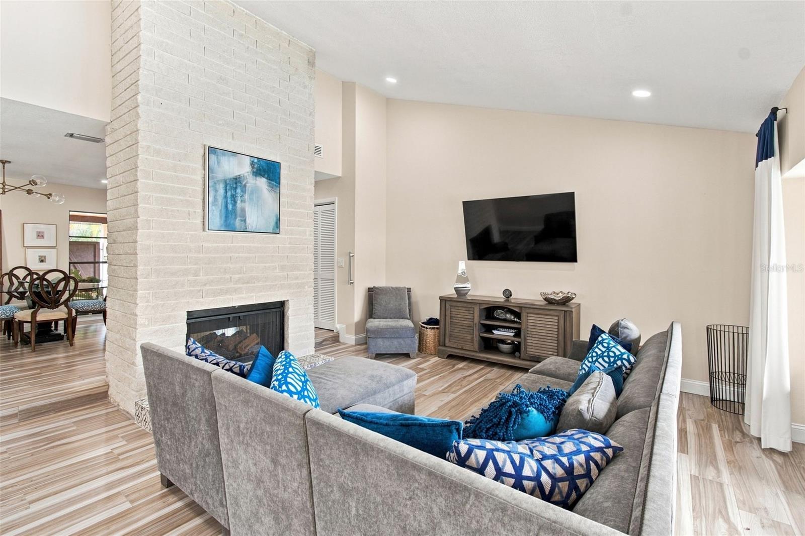 5005 PALOMA DR — photo 34