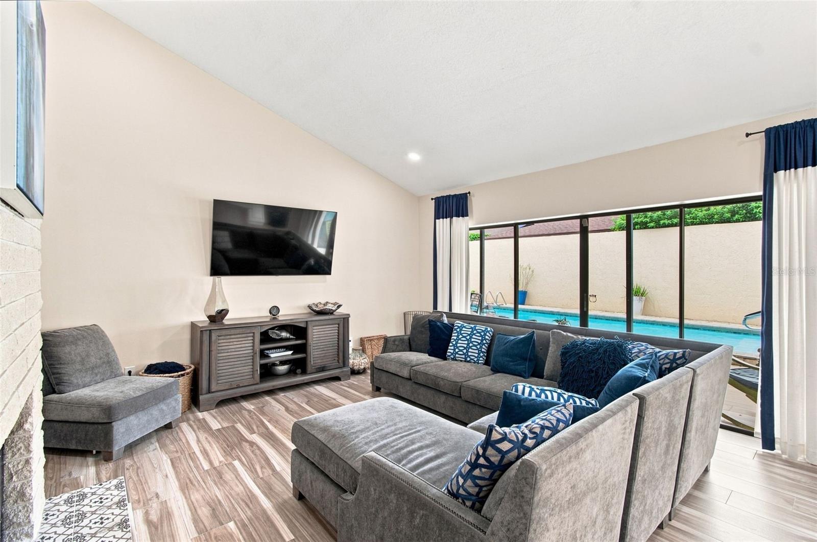 5005 PALOMA DR — photo 32