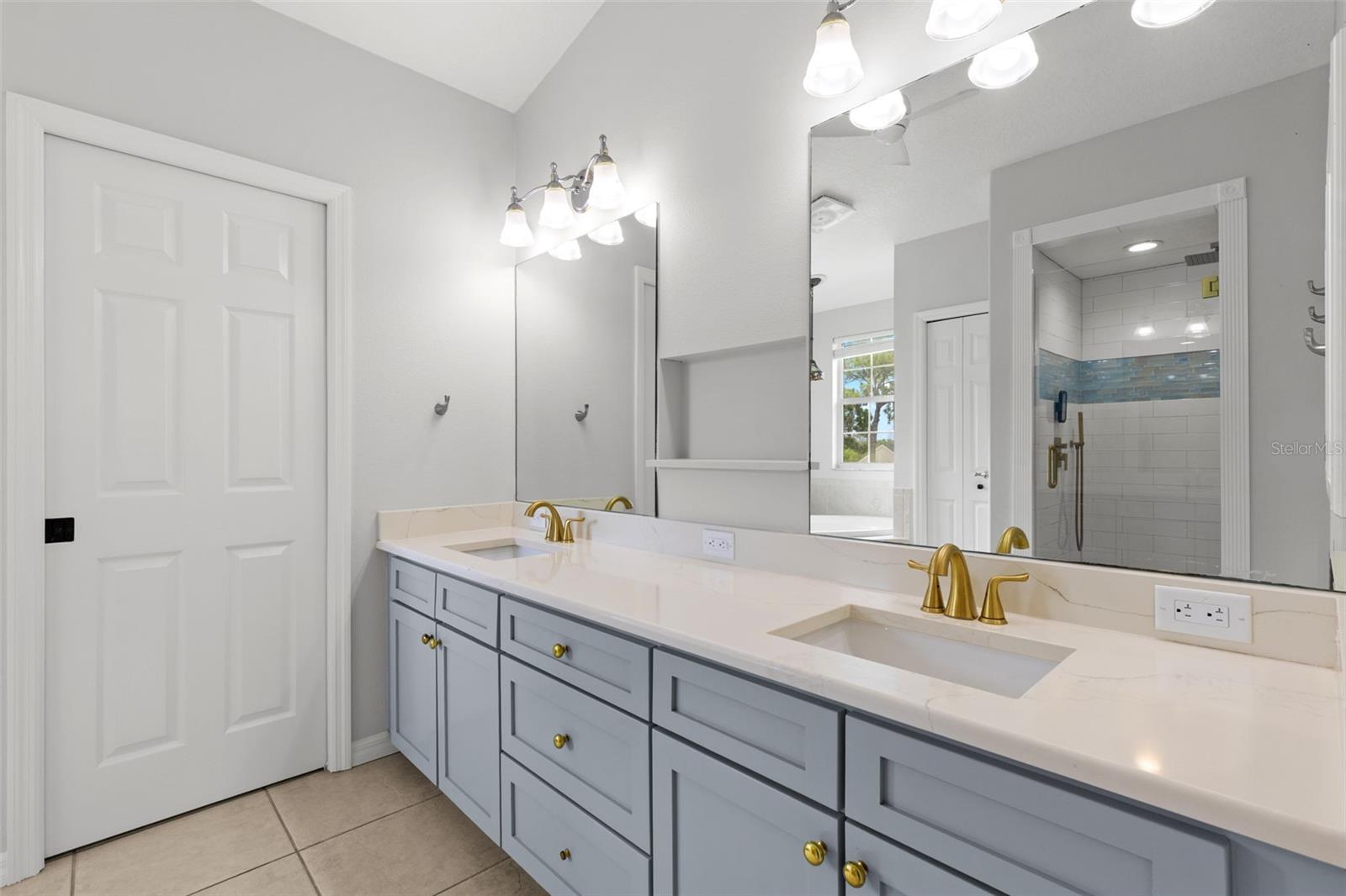 9240 SAN MARTIN BLVD NE — photo 33