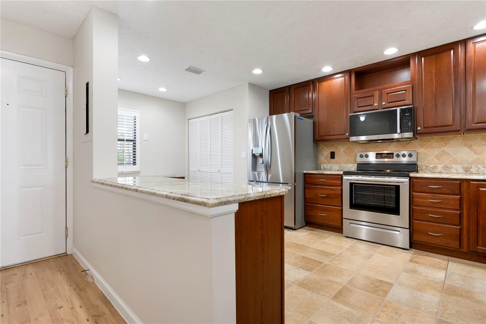 515 LEFFINGWELL AVE #112 — photo 29