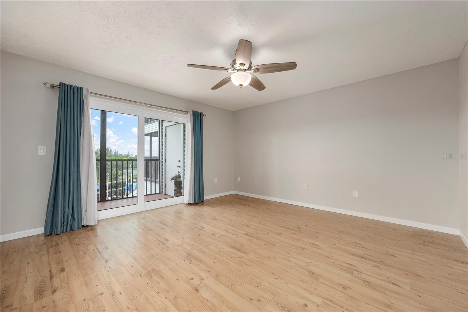 515 LEFFINGWELL AVE #112 — photo 37