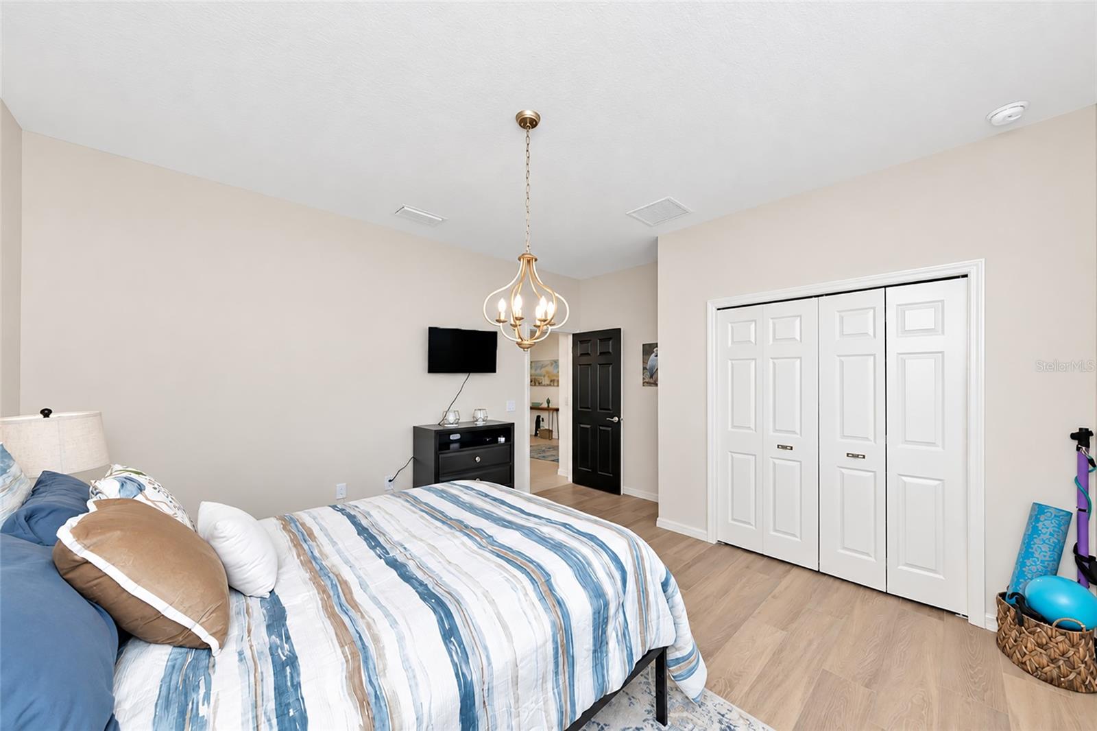12105 GOLDENROD AVE — photo 32