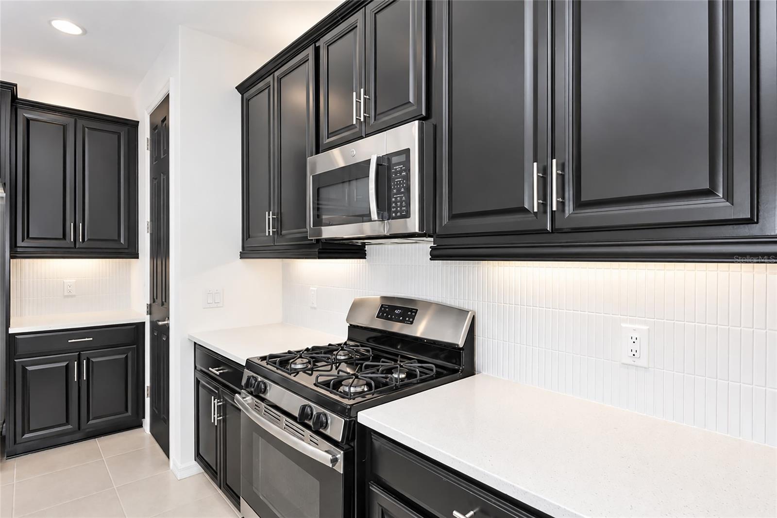 12105 GOLDENROD AVE — photo 17