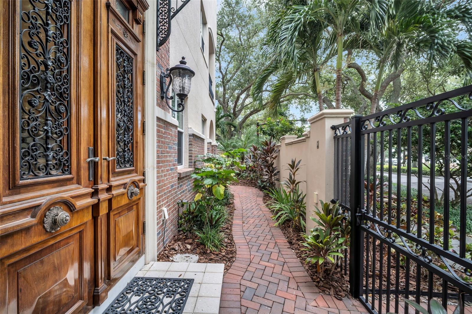 500 BEACH DR NE — photo 48