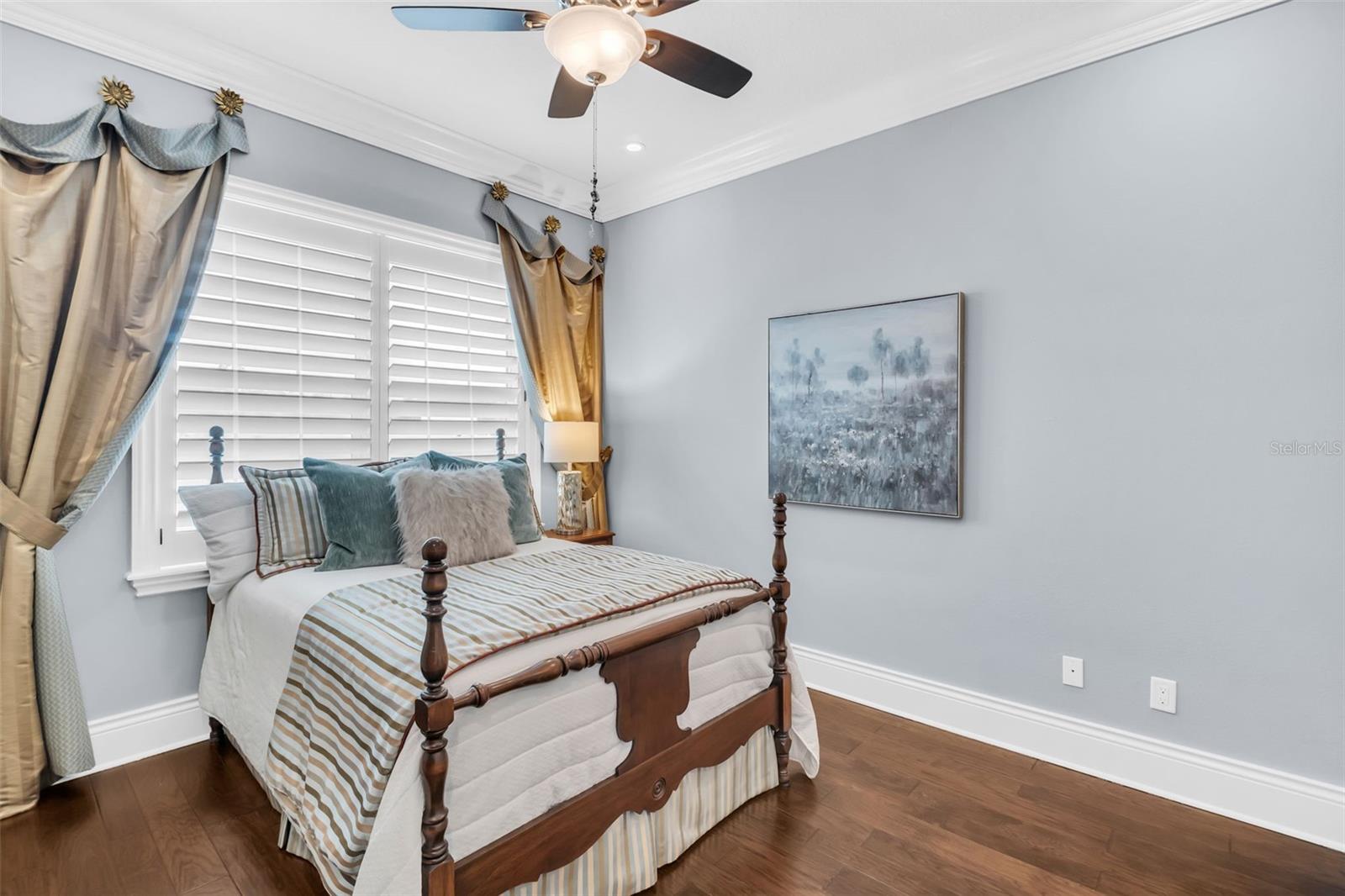 500 BEACH DR NE — photo 33