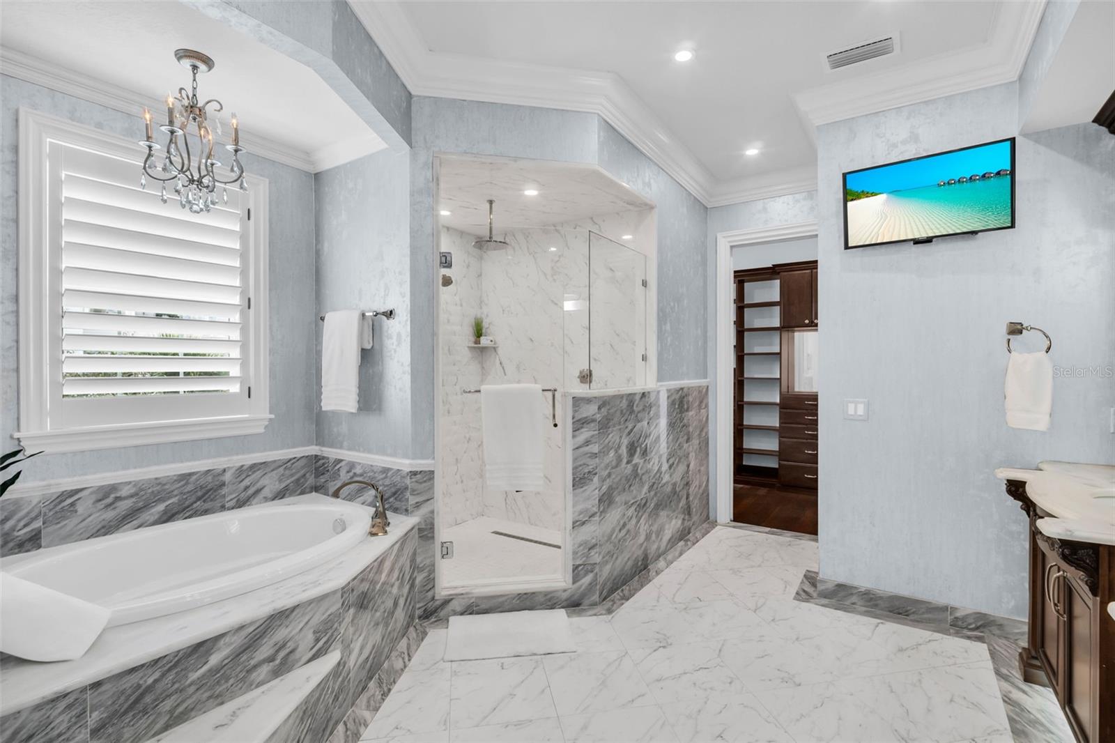 500 BEACH DR NE — photo 30
