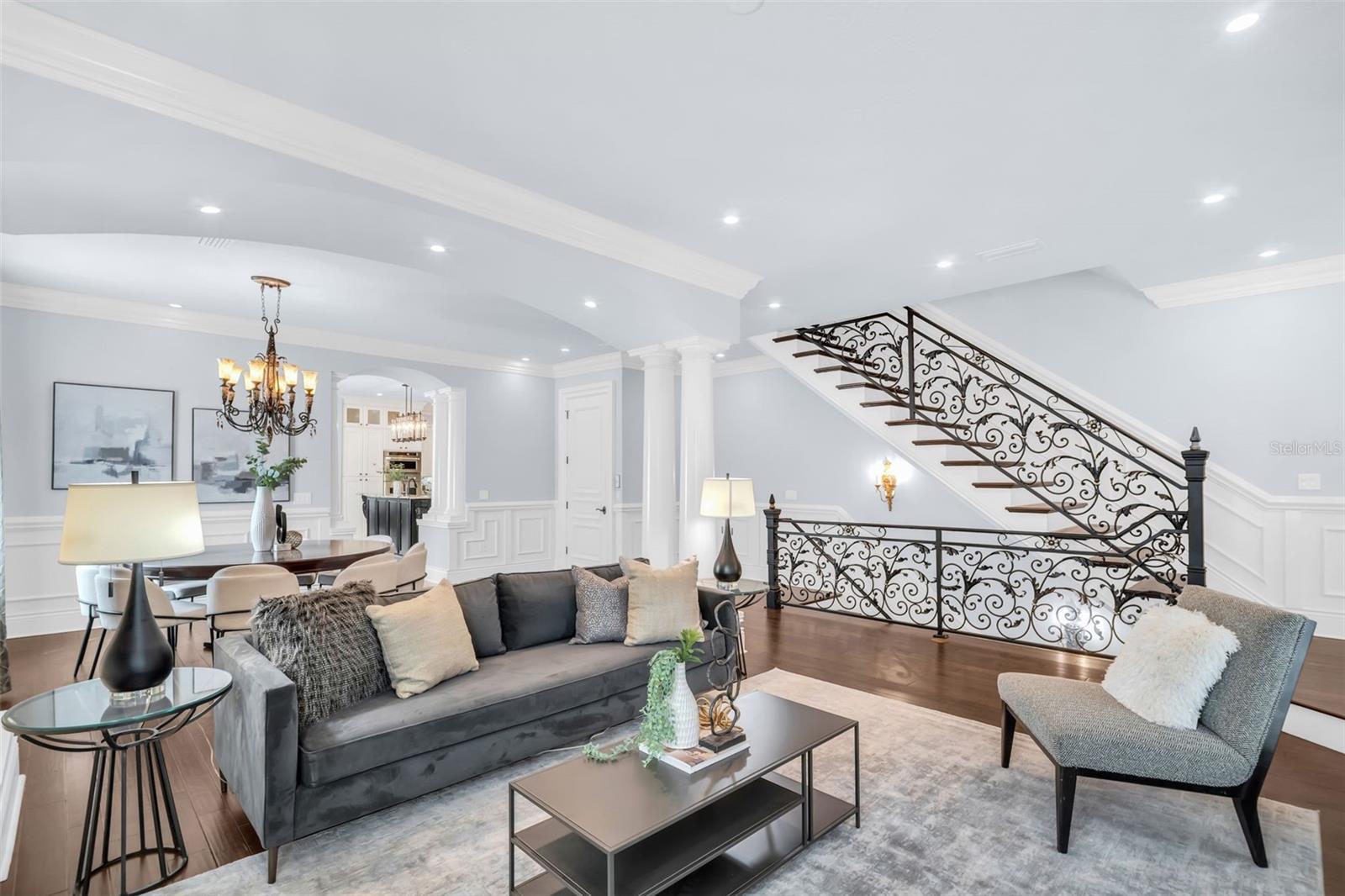 500 BEACH DR NE — photo 3