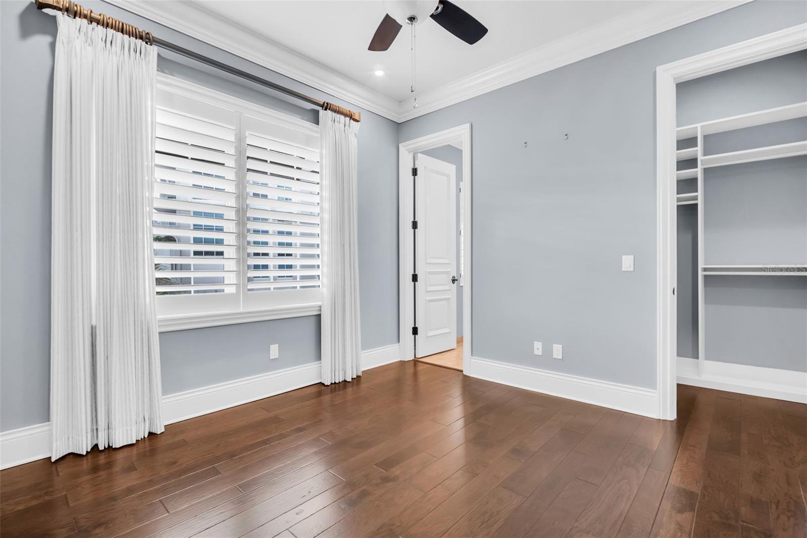 500 BEACH DR NE — photo 37