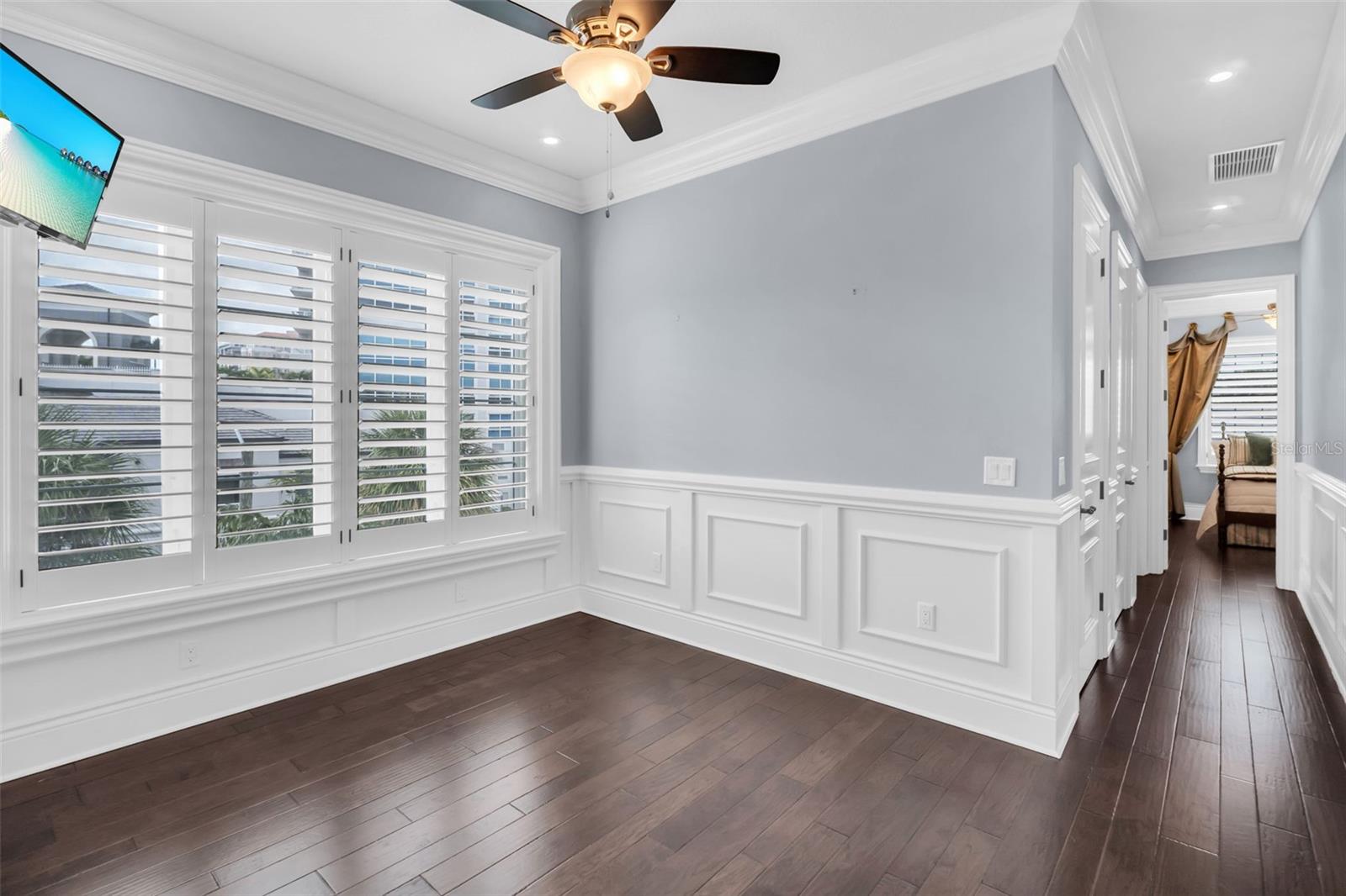 500 BEACH DR NE — photo 40