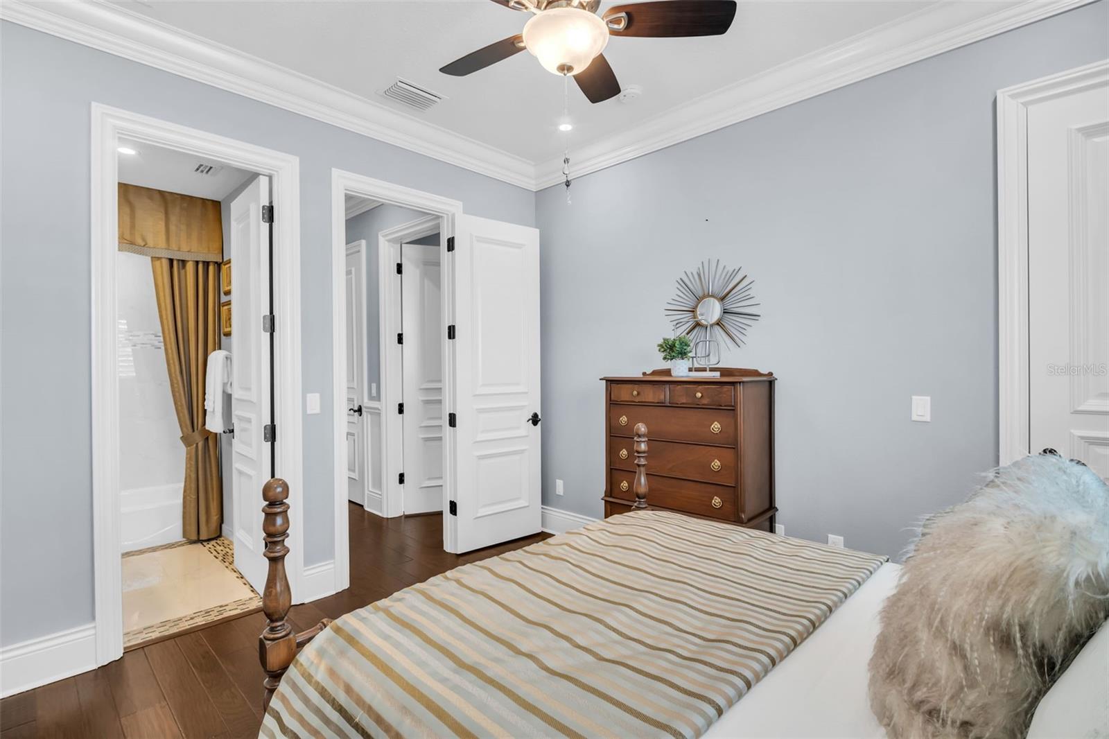 500 BEACH DR NE — photo 34