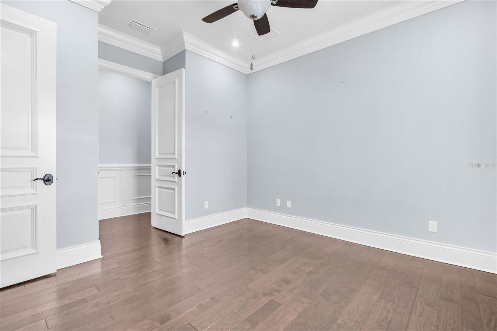 500 BEACH DR NE — photo 54