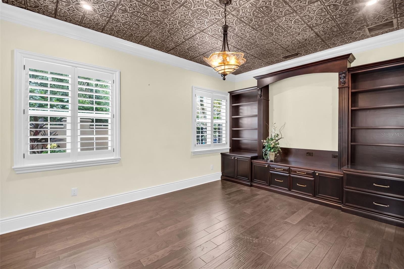 500 BEACH DR NE — photo 23