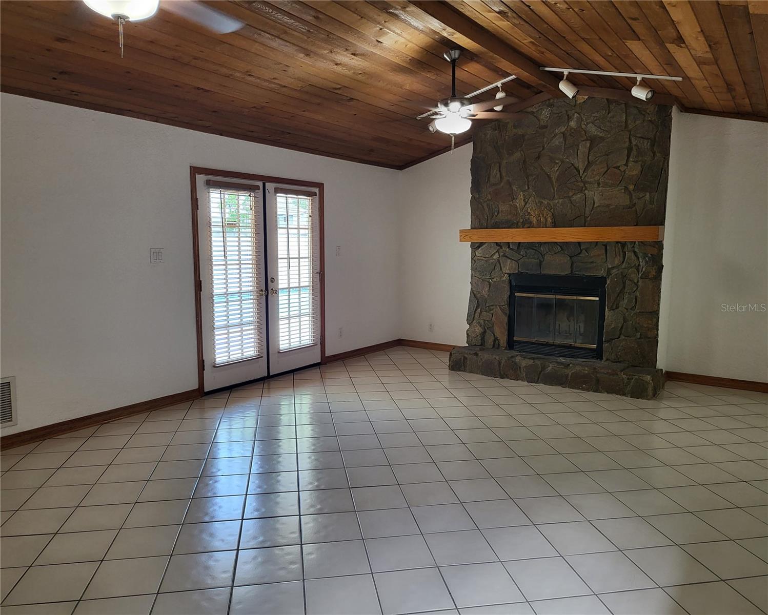 1601 SUMMERDALE DR S — photo 17