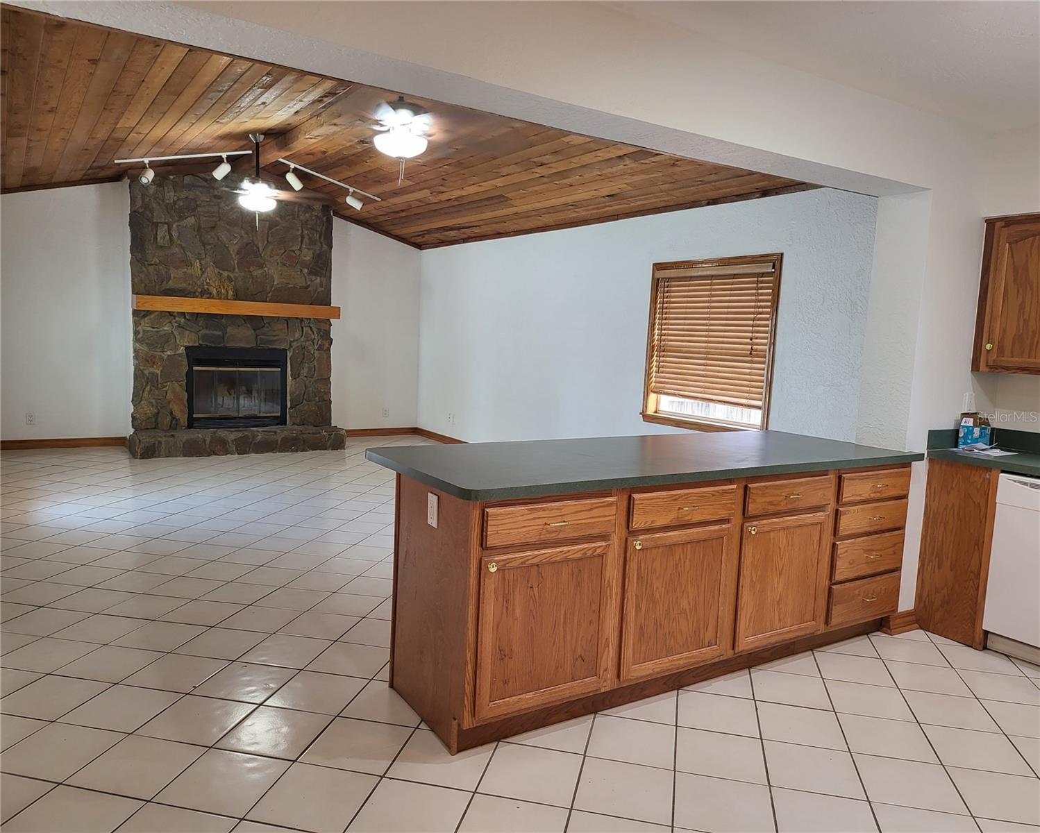 1601 SUMMERDALE DR S — photo 8