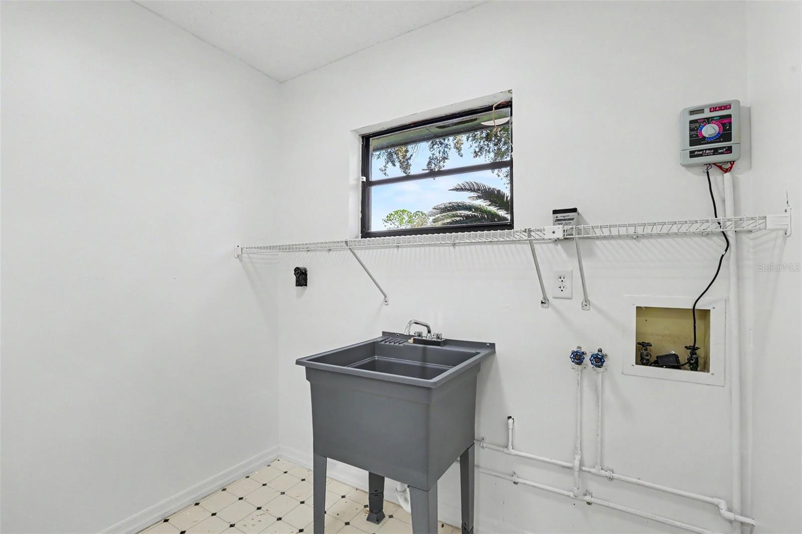 648 BUA DR — photo 24