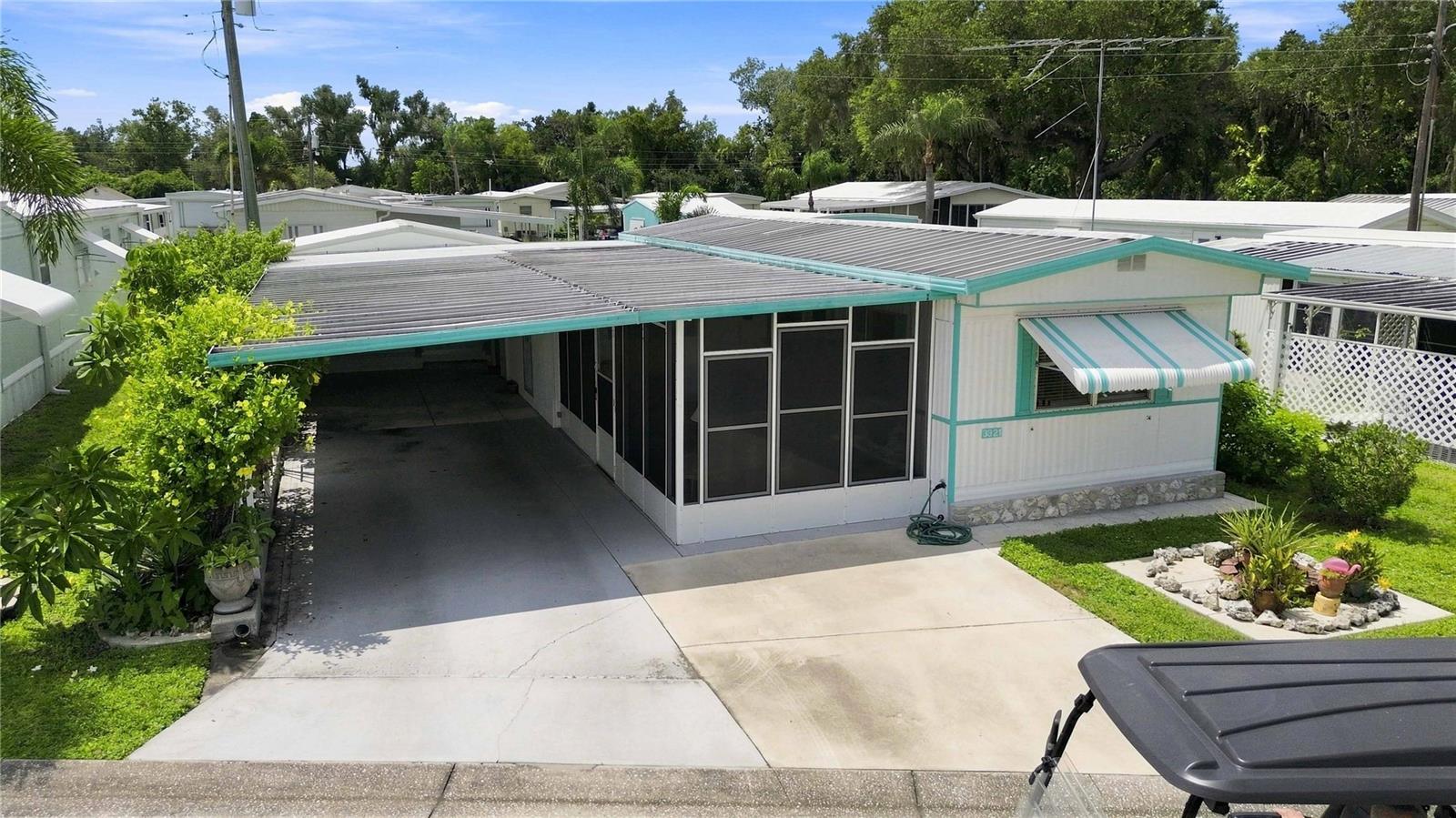 3321 CAROL DR — photo 39