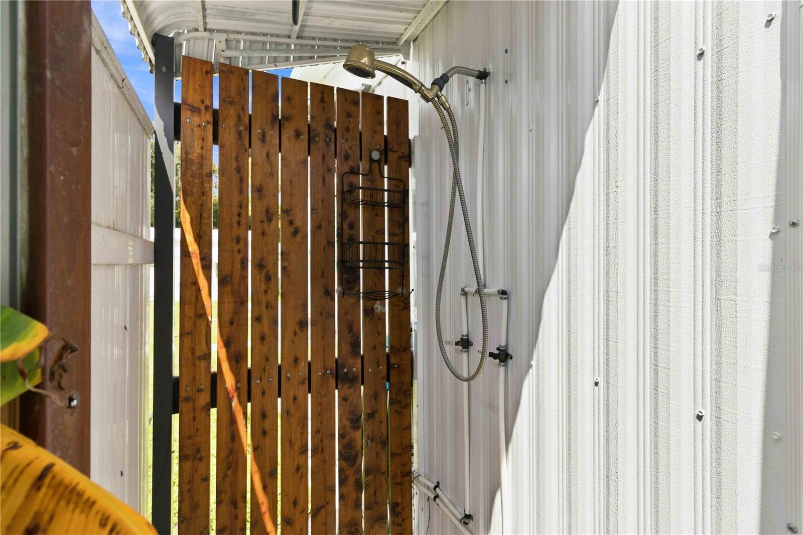 3321 CAROL DR — photo 30