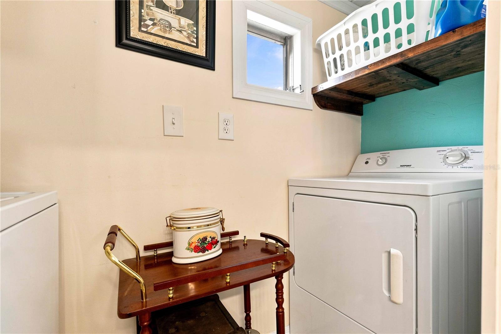 3321 CAROL DR — photo 24
