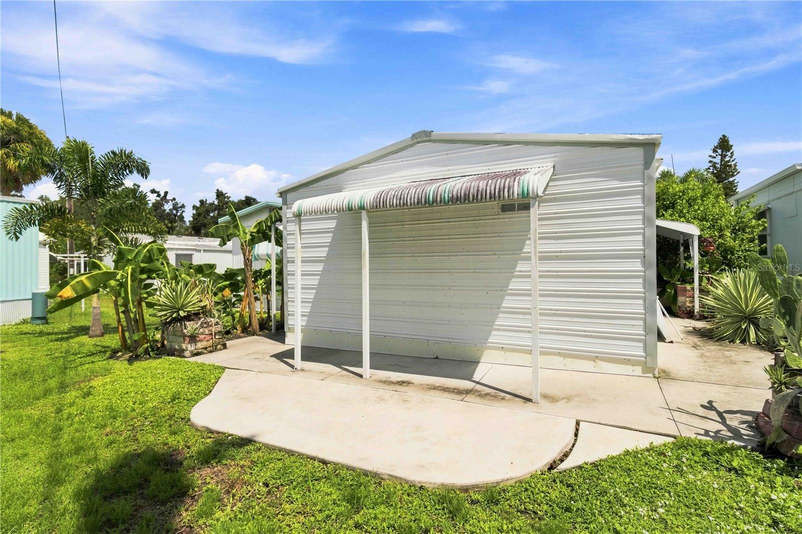 3321 CAROL DR — photo 36