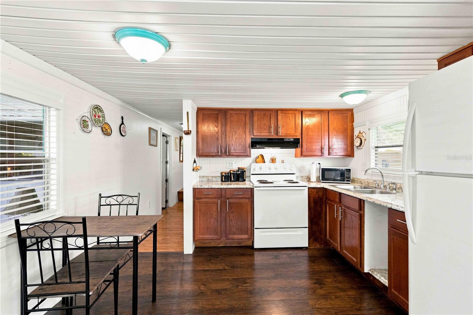 3321 CAROL DR — photo 10