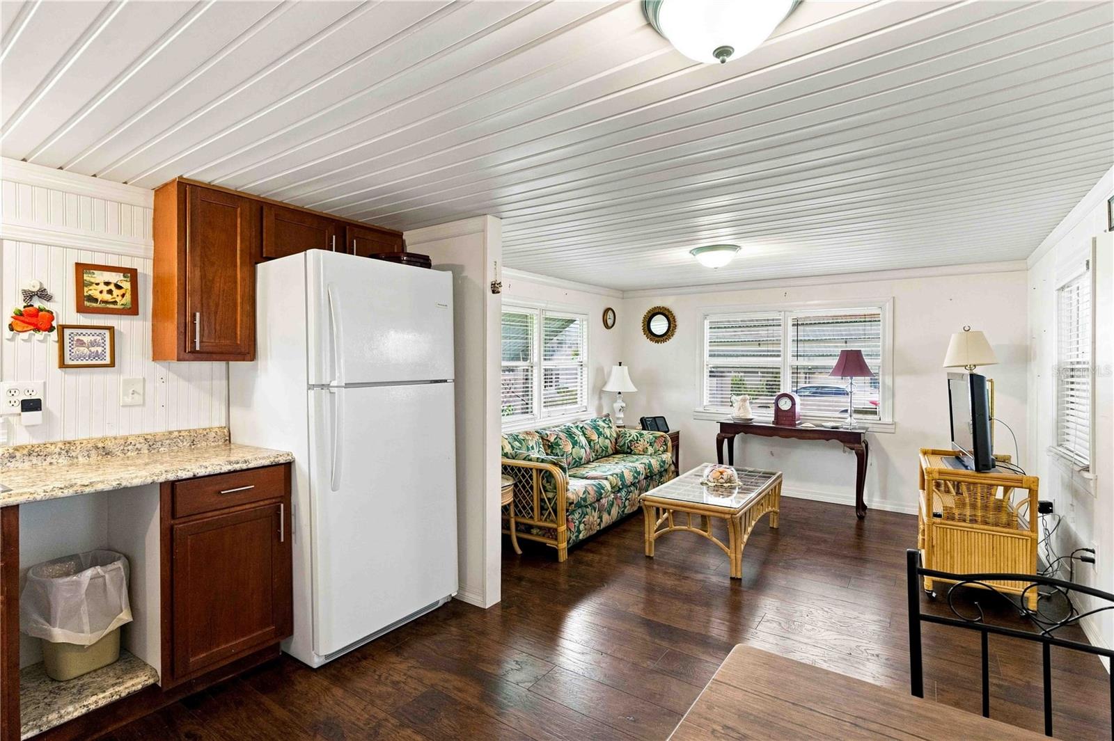 3321 CAROL DR — photo 13