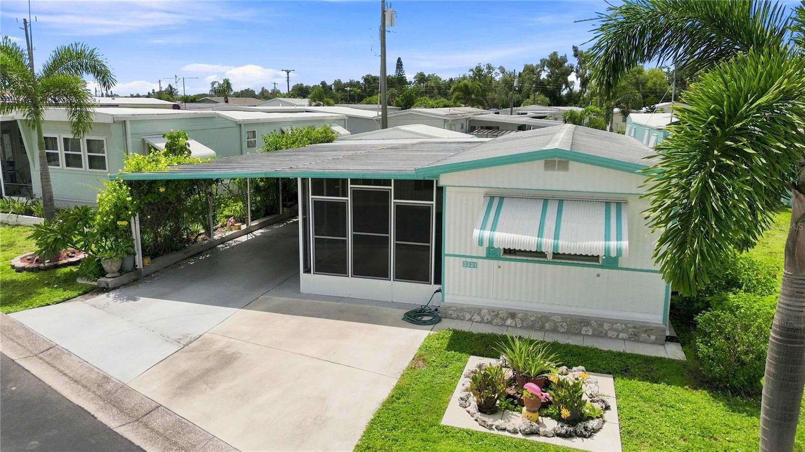 3321 CAROL DR — photo 41