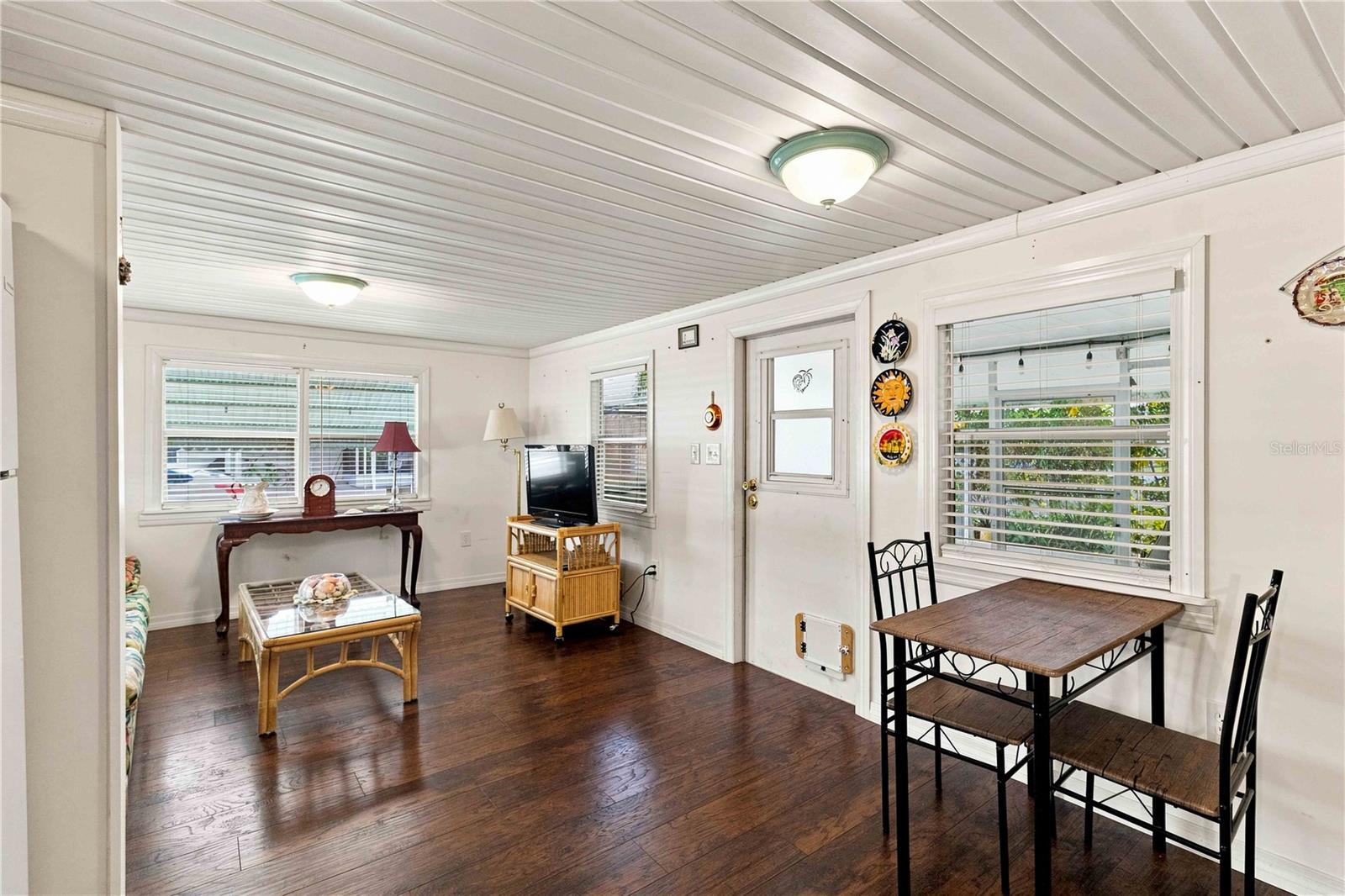 3321 CAROL DR — photo 16