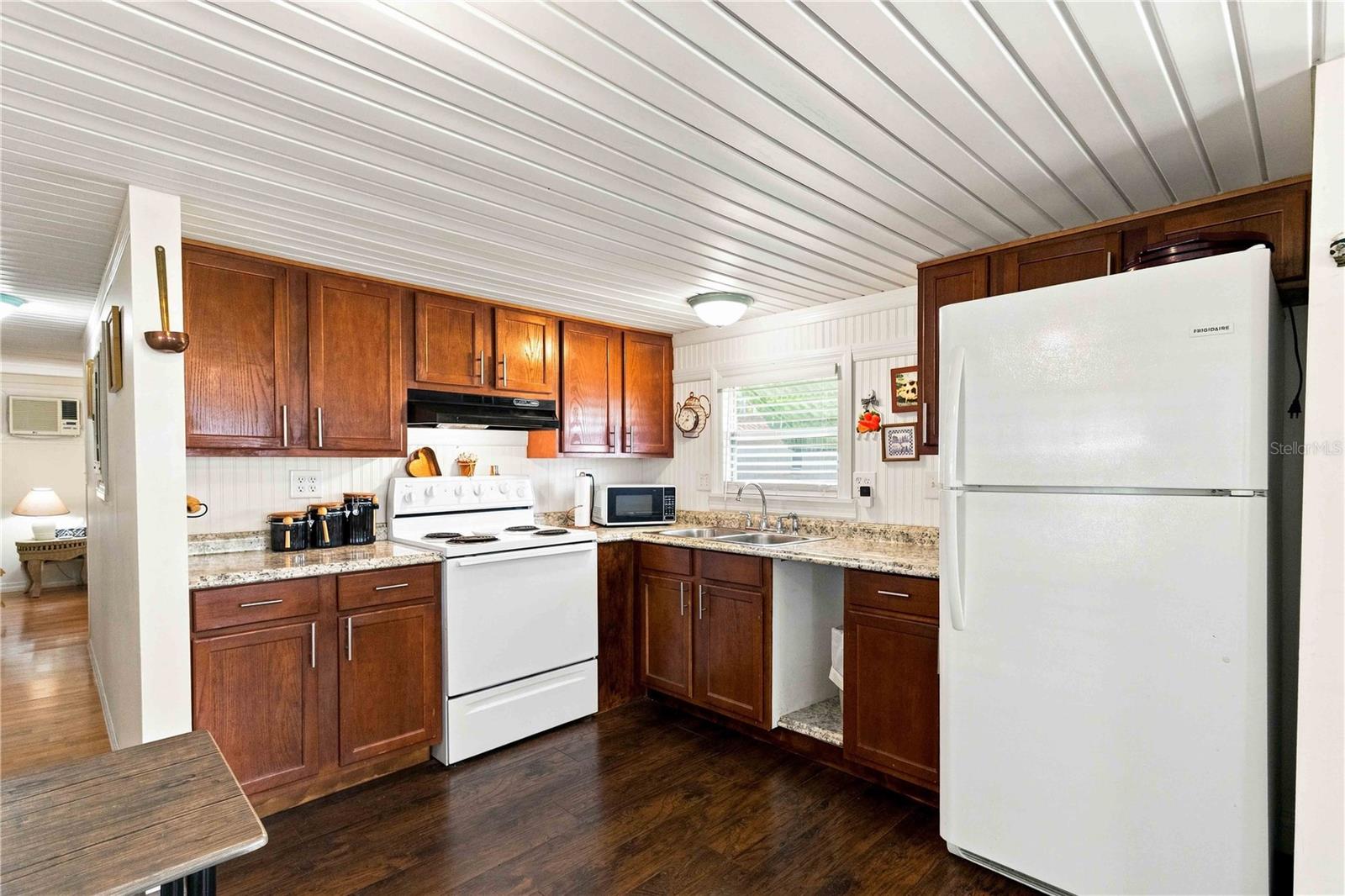 3321 CAROL DR — photo 9